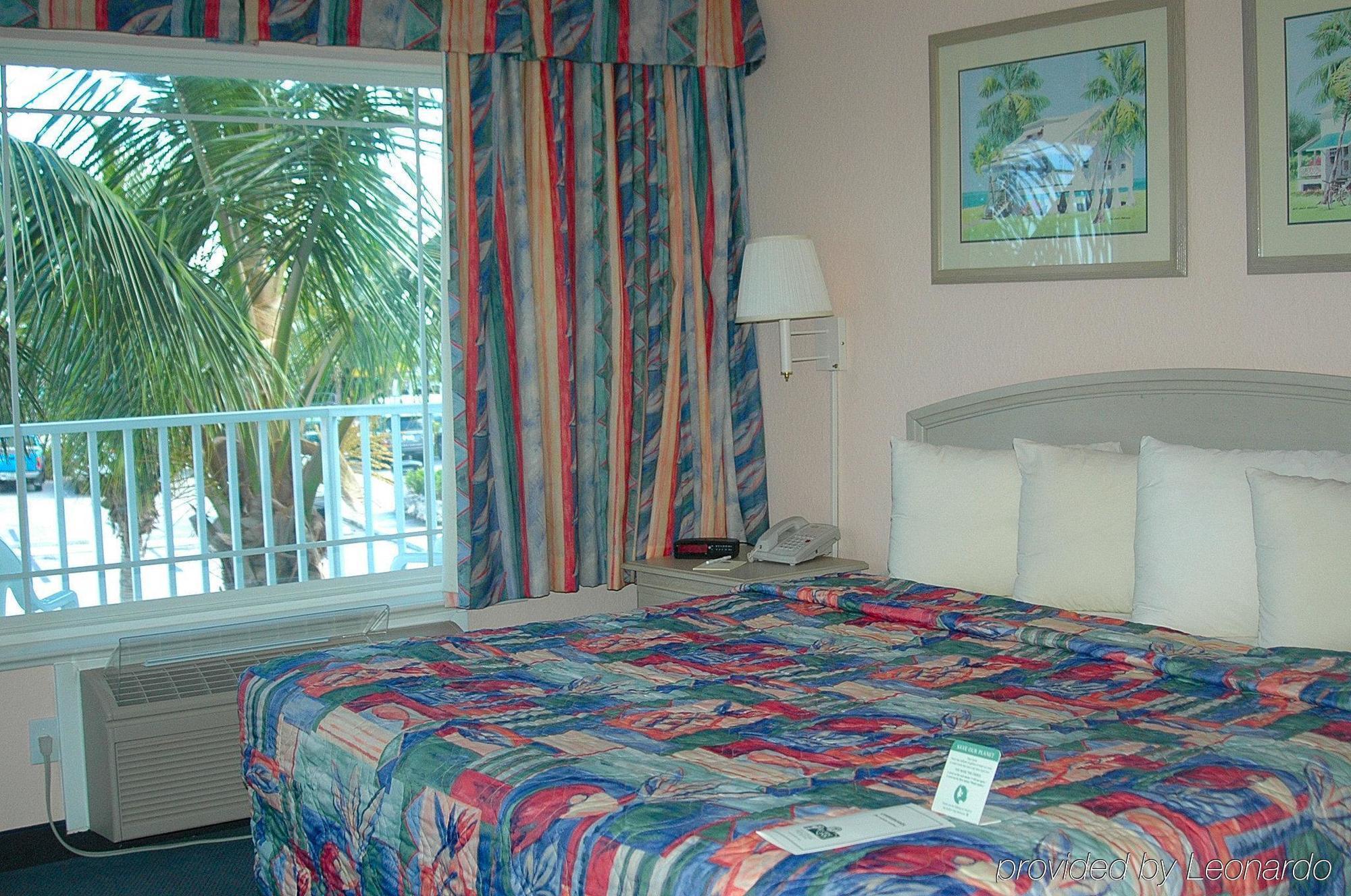 Capt Hirams Resort Sebastian Quarto foto